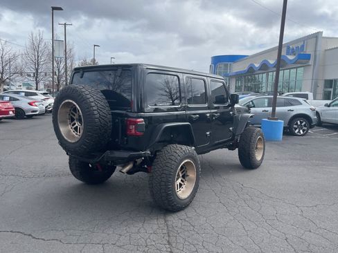 Used 2019 Jeep Wrangler Unlimited Sahara w/ Uconnect 4C Nav & Sound Group image 2