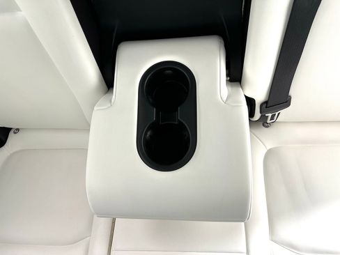 Used 2022 Tesla Model Y Long Range image 34