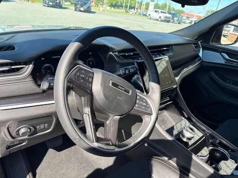 Used 2023 Jeep Grand Cherokee L Laredo RWD image 4