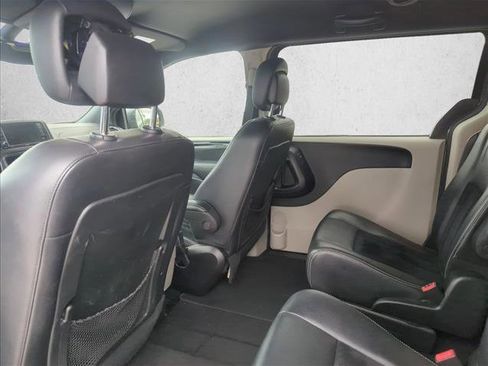 Used 2018 Dodge Grand Caravan SXT image 13