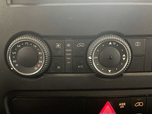 Used 2017 Mercedes-Benz Sprinter 2500 image 11