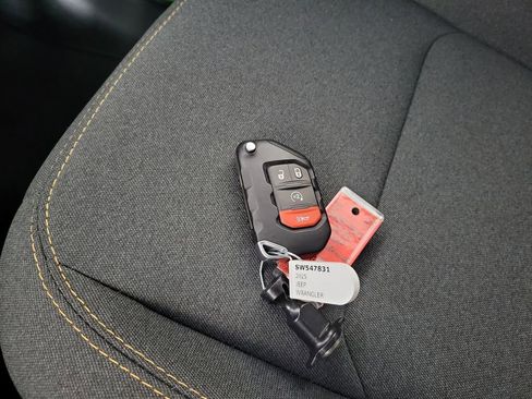 Used 2025 Jeep Wrangler Sport image 32