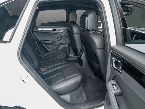 Certified 2026 Porsche Macan AWD/4WD image 36