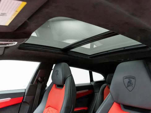 Used 2022 Lamborghini Urus image 66