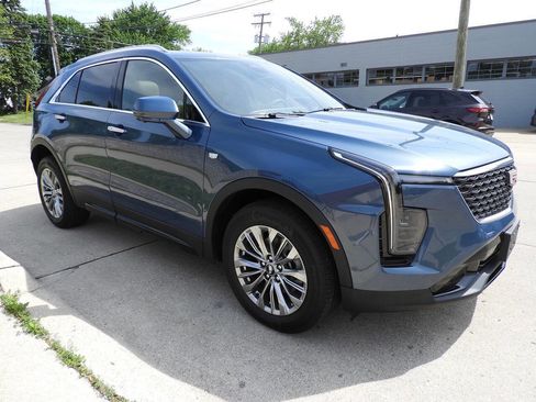 Used 2025 Cadillac XT4 Premium Luxury w/ Cold Weather Package AWD/4WD image 12