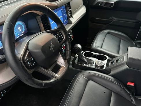 Used 2025 Ford Bronco Outer Banks image 4