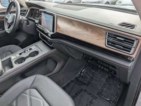 Used 2024 Volkswagen Atlas SE image 21