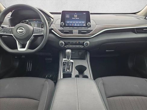 Used 2025 Nissan Altima 2.5 SV FWD image 16