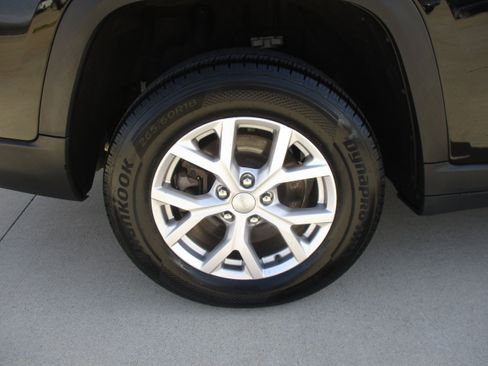 Used 2021 Jeep Grand Cherokee L Limited AWD/4WD image 11