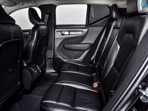 Used 2024 Volvo XC40 B5 Ultimate w/ Protection Package Premier image 21