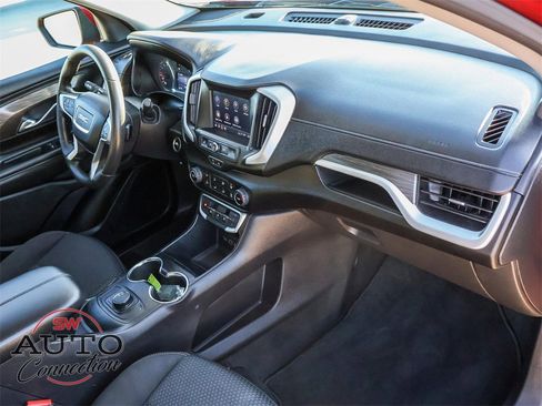 Used 2024 GMC Terrain SLE image 14