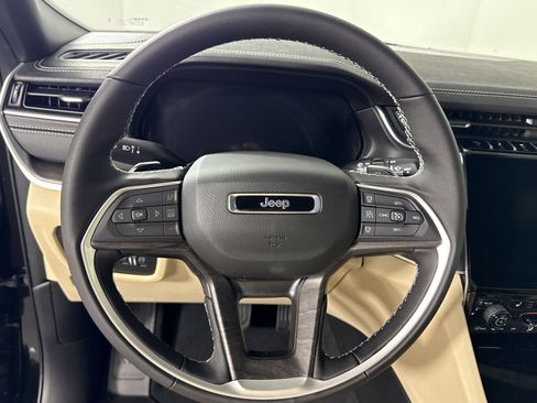 New 2025 Jeep Grand Cherokee Limited image 16