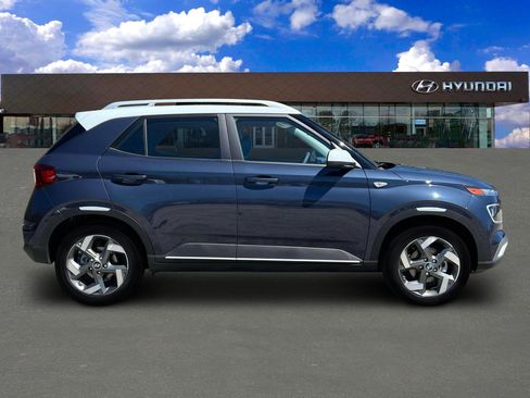 New 2025 Hyundai Venue Limited FWD image 9
