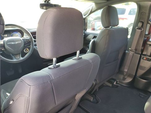 Used 2018 Chrysler Pacifica Touring Plus w/ S Appearance Package image 15