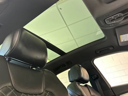 Used 2019 Audi SQ5 Premium Plus w/ Premium Plus Package AWD/4WD image 19