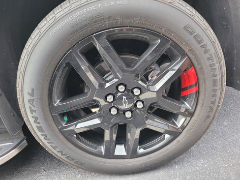 Used 2023 Chevrolet Traverse Premier w/ Redline Edition FWD image 7