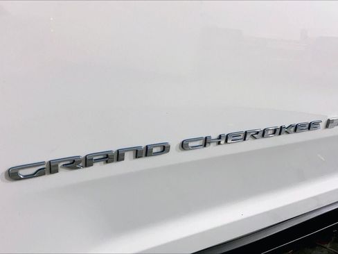 Used 2024 Jeep Grand Cherokee Limited 4xe AWD/4WD image 8