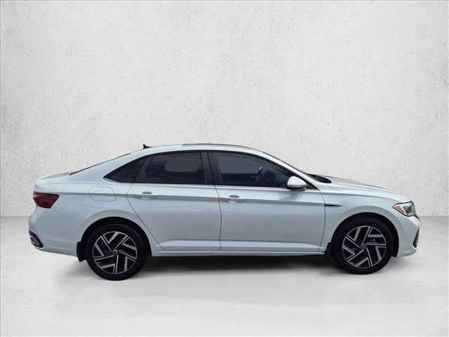 Used 2022 Volkswagen Jetta SEL FWD image 4
