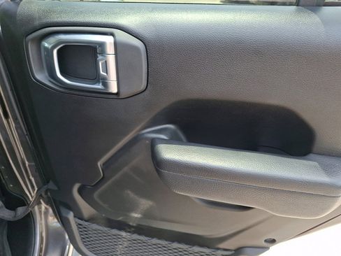 Used 2023 Jeep Gladiator Sport AWD/4WD image 14