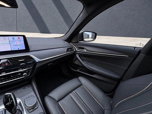 Used 2022 BMW M550i xDrive AWD/4WD image 15