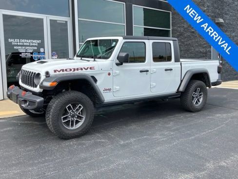 Used 2026 Jeep Gladiator Mojave AWD/4WD image 1