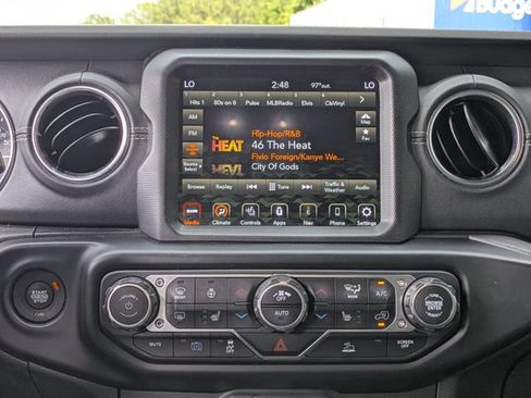 Used 2022 Jeep Wrangler Unlimited Sahara w/ Cold Weather Group AWD/4WD image 17