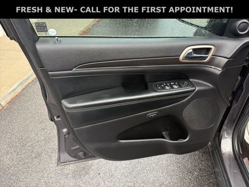 Used 2017 Jeep Grand Cherokee Limited image 14