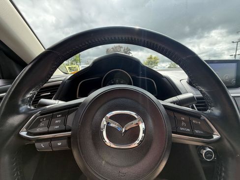 Used 2018 MAZDA MAZDA3 Touring FWD image 16