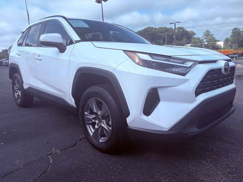 Used 2024 Toyota RAV4 XLE FWD image 3
