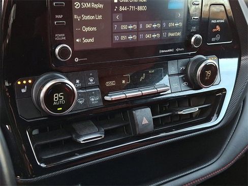 Used 2022 Toyota Highlander XSE image 16