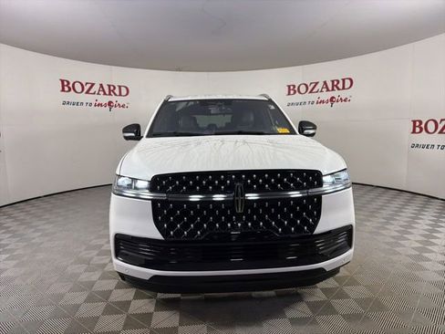 Used 2025 Lincoln Navigator Black Label AWD/4WD image 2