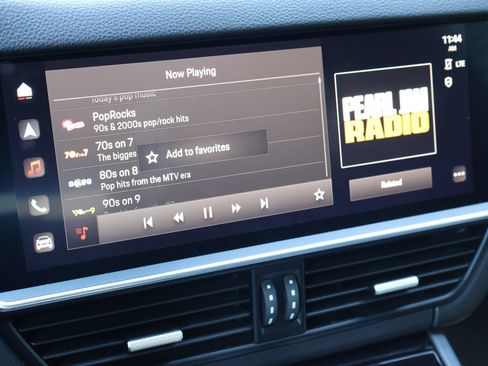 Certified 2023 Porsche Cayenne AWD/4WD image 20