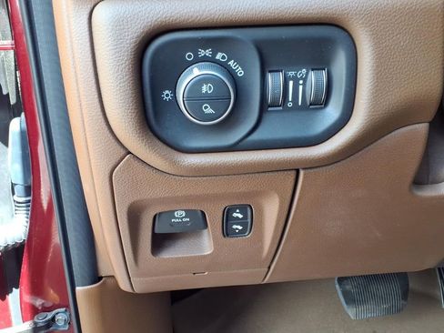 Used 2019 RAM 1500 Laramie AWD/4WD image 17