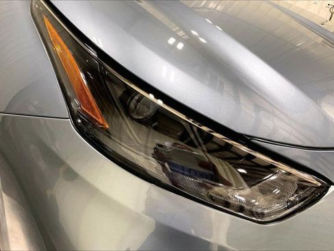 Certified 2024 Toyota Highlander XLE AWD/4WD image 30