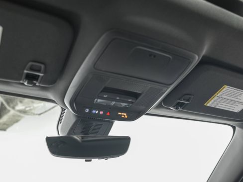 Used 2025 Chevrolet Equinox LT w/ Convenience Package II image 24