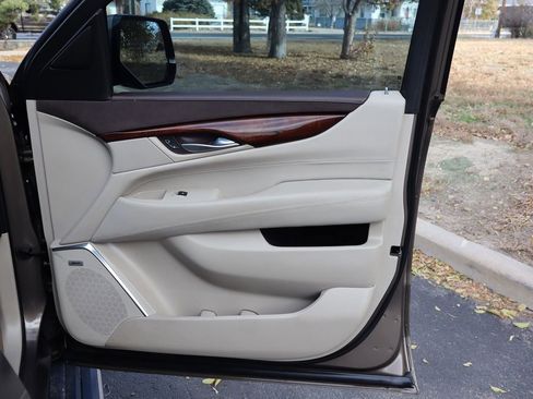 Used 2016 Cadillac Escalade ESV Premium image 28