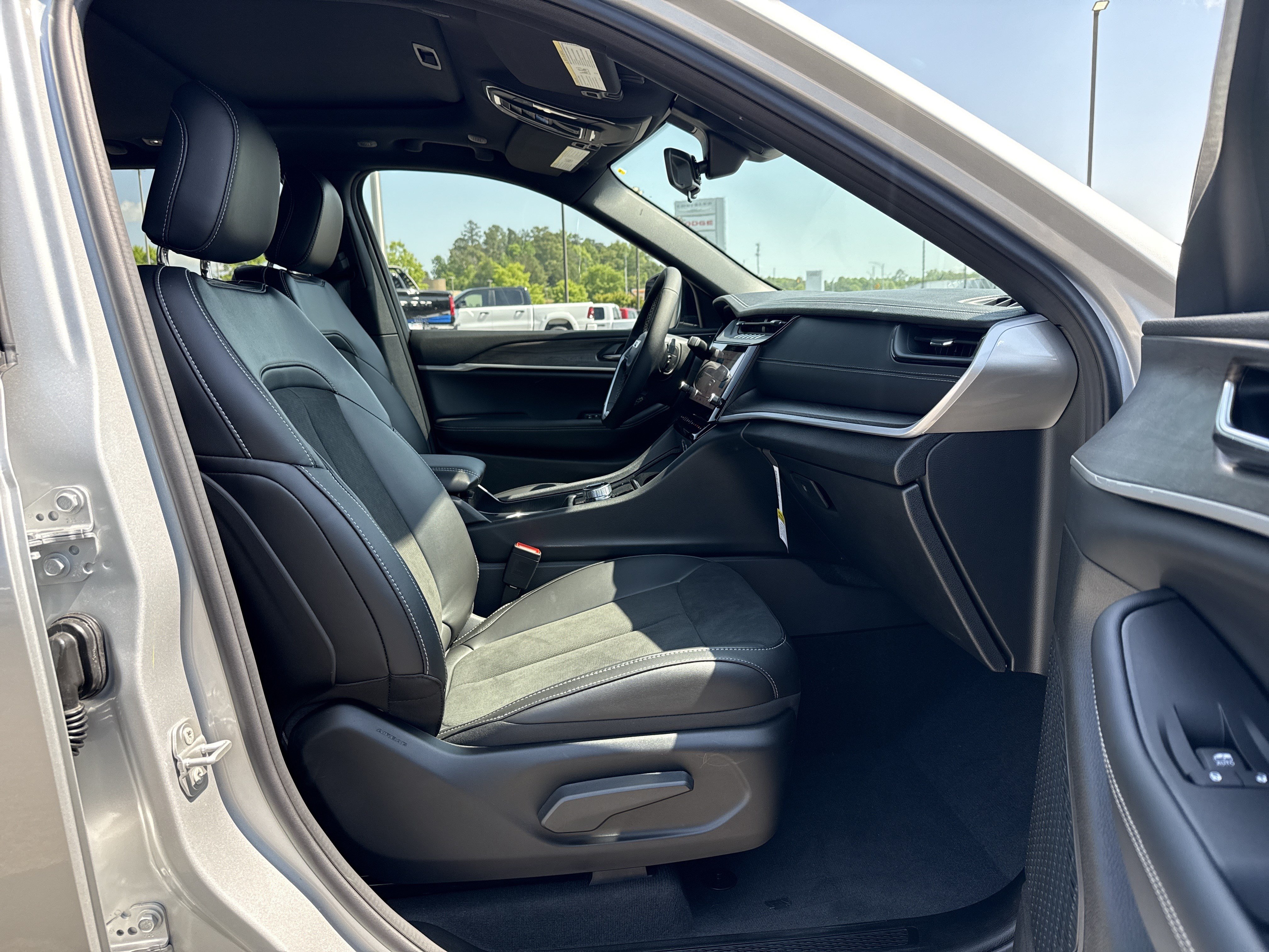 New 2026 Jeep Grand Cherokee Altitude RWD image 14
