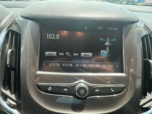 Used 2017 Chevrolet Cruze LT w/ Convenience Package FWD image 22