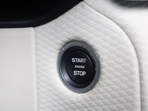 Used 2019 Land Rover Range Rover Velar R-Dynamic SE AWD/4WD image 38