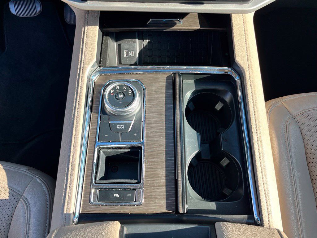 Used 2024 Ford Expedition Limited RWD image 21