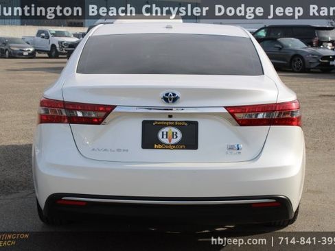 Used 2016 Toyota Avalon XLE Premium image 4
