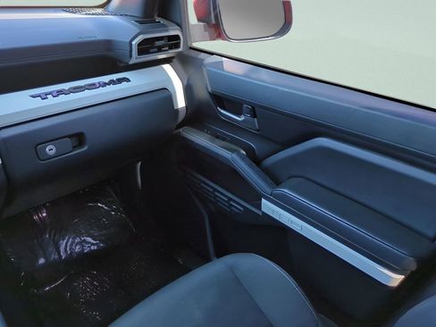 Used 2024 Toyota Tacoma TRD Sport image 16