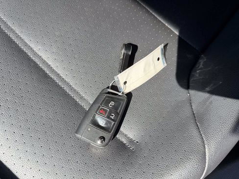 Used 2015 Volkswagen Golf S FWD image 43