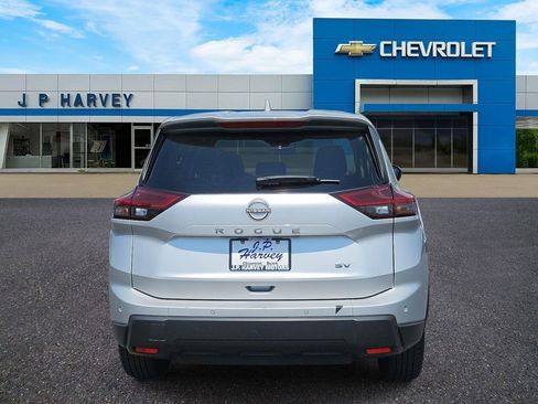 Used 2024 Nissan Rogue SV image 5