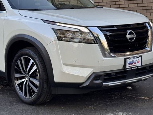 Used 2024 Nissan Pathfinder Platinum w/ Cargo Package image 3