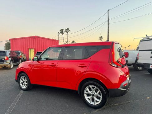 Used 2020 Kia Soul S FWD image 4