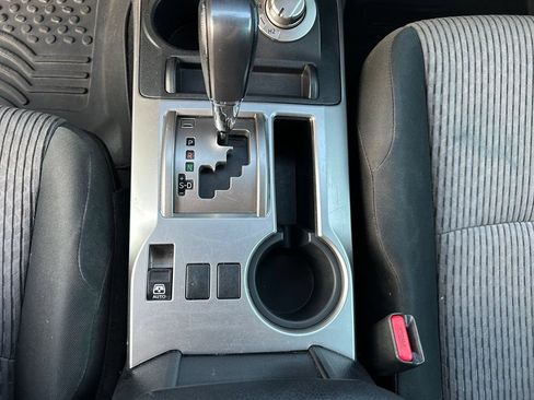 Used 2017 Toyota 4Runner SR5 AWD/4WD image 19