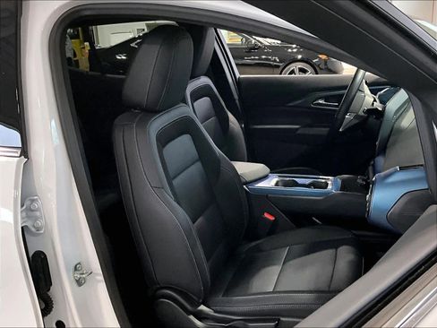 Used 2025 Chevrolet Equinox EV LT w/ Convenience Package image 11