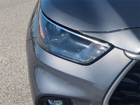 Certified 2023 Toyota Highlander XLE image 10