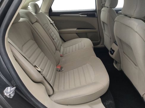 Used 2019 Ford Fusion SE FWD image 19